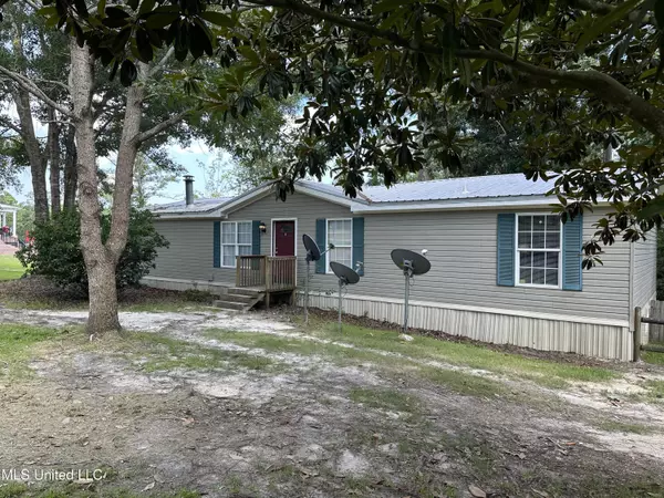 6601 Woodlake Lane, Ocean Springs, MS 39564