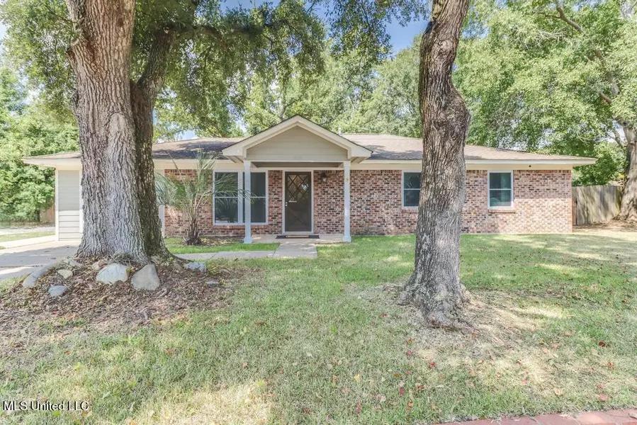 208 Wheaton Court, Ocean Springs, MS 39564