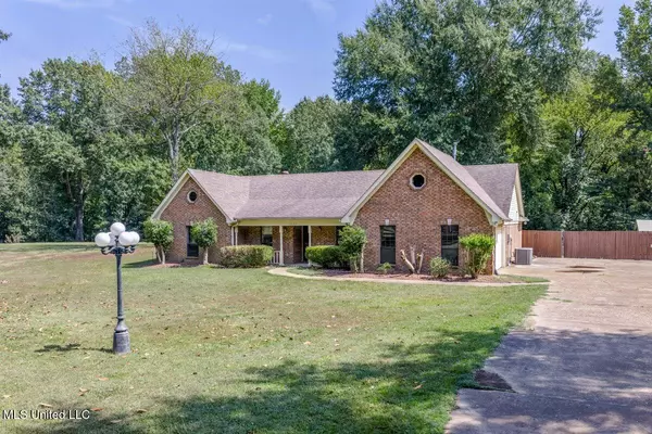 8620 E Cedar Lake Drive, Walls, MS 38680
