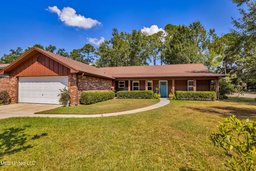 11 Royal Drive, Ocean Springs, MS 39564