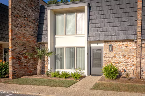 Ocean Springs, MS 39564,527 Front Beach #11 Drive