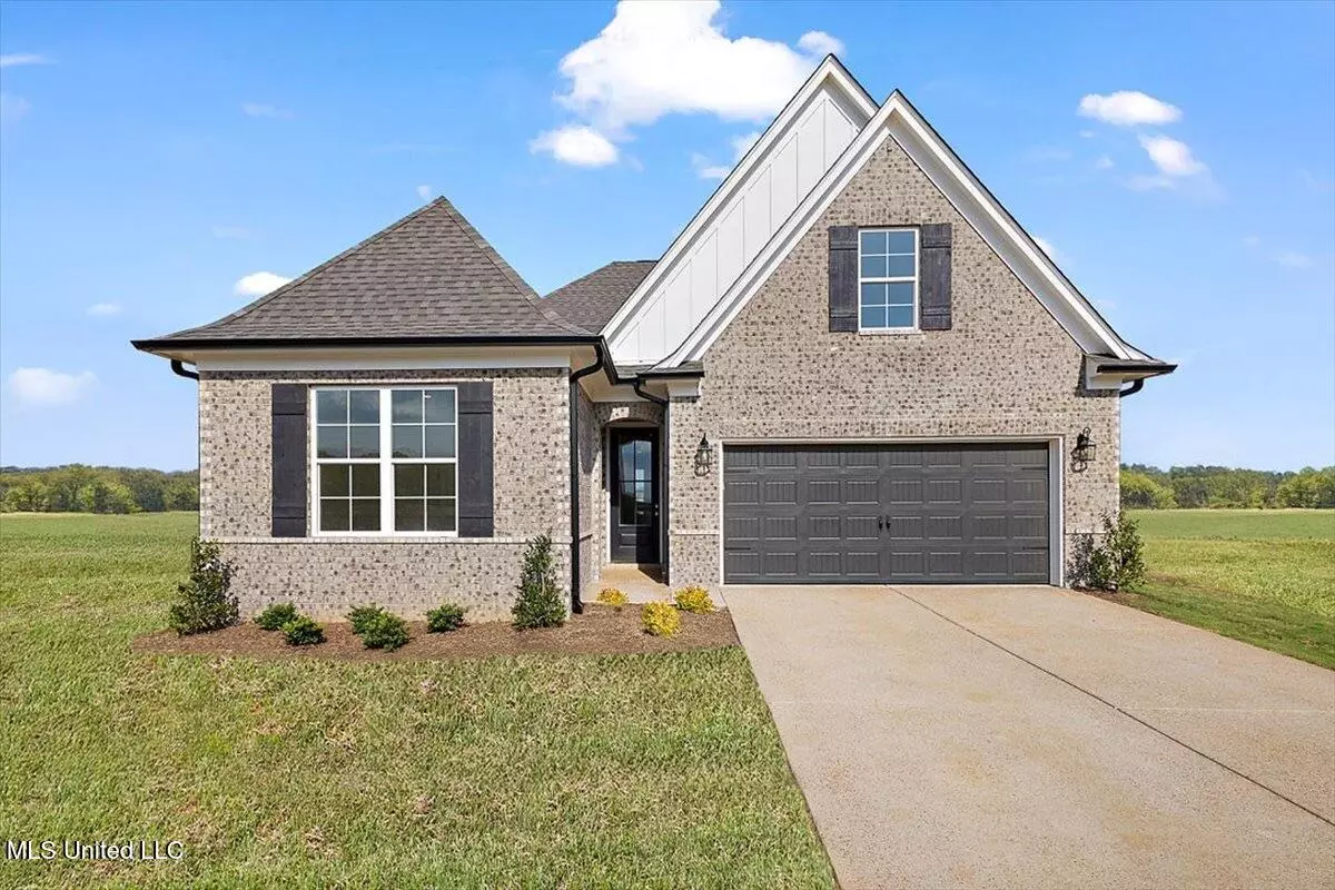 Nesbit, MS 38651,916 Coahoma Court