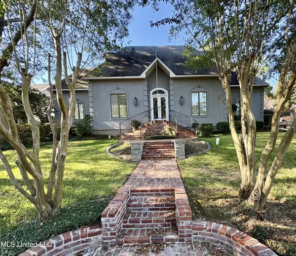 17 Highland Meadows Drive, Jackson, MS 39211