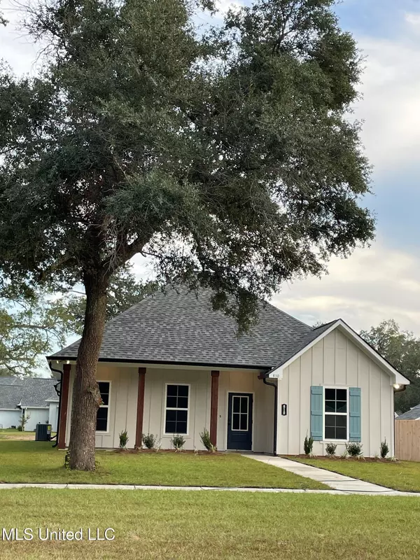 810 Old Spanish Trail,  Bay Saint Louis,  MS 39520