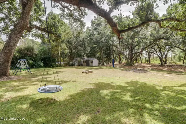 Ocean Springs, MS 39564,7809 Clamshell Avenue