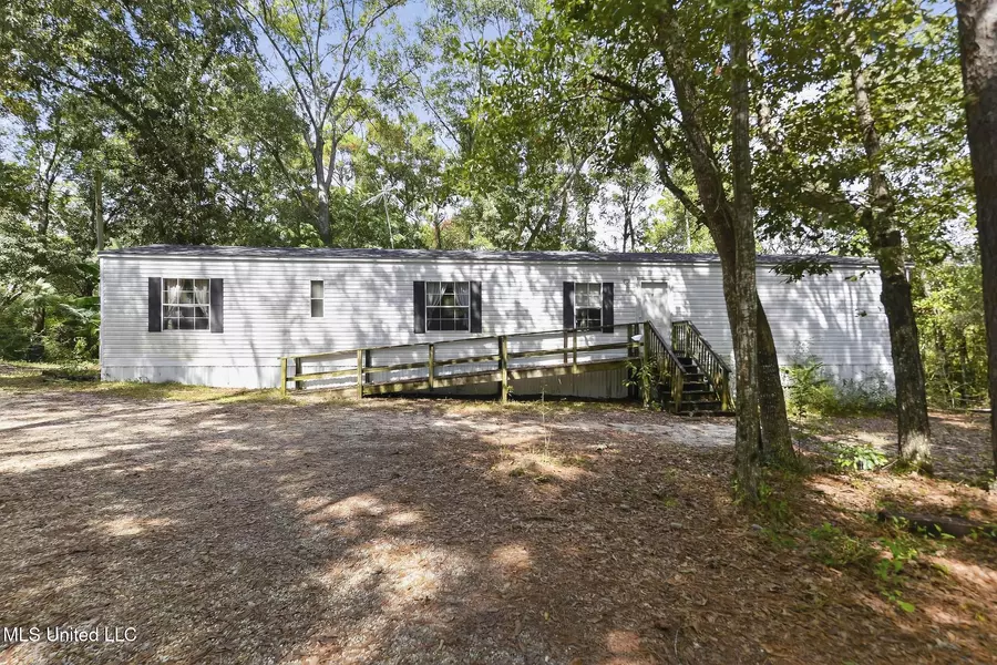 9162 N Oaklawn Road, Biloxi, MS 39532