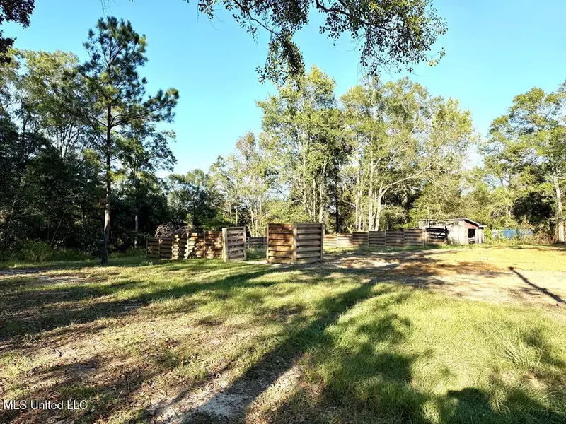 126 Bill Terrell Road, Carriere, MS 39426