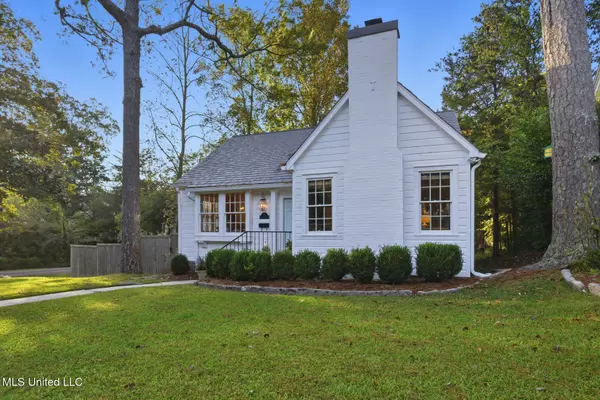 1711 Poplar Boulevard, Jackson, MS 39202