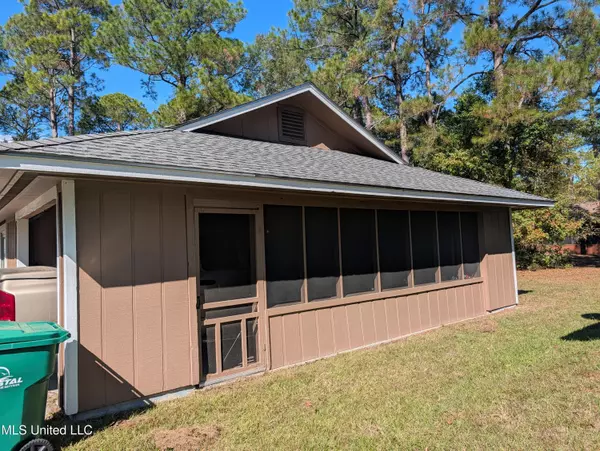 Diamondhead, MS 39525,6 Stag Court