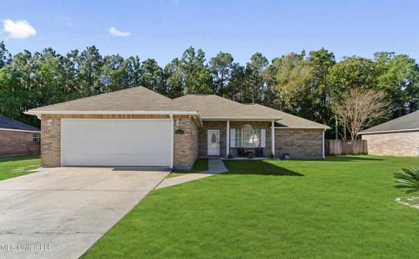 6911 S Pinehurst Drive, Ocean Springs, MS 39564