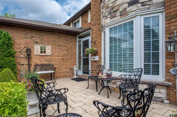 Oakville, ON L6J 6V5,1353 Sir David Drive