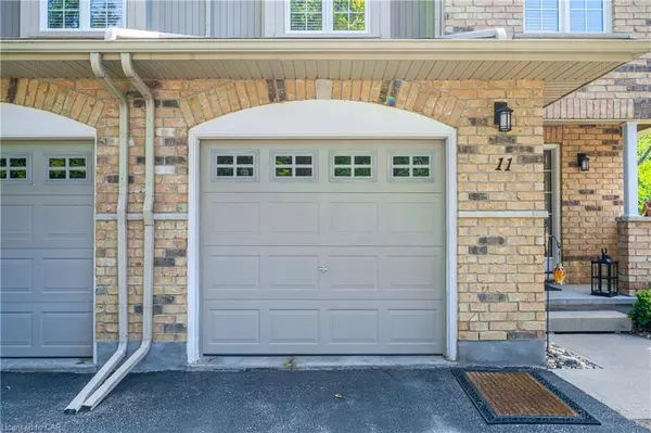 Cambridge, ON N1S 4Z4,15 Bannister Court #11