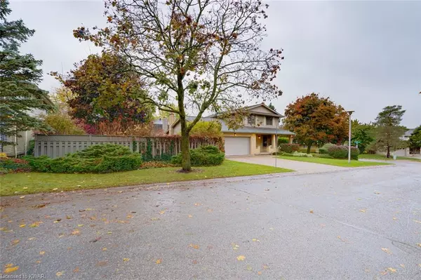 London, ON N6J 3Y8,23 Pinegrove Crescent