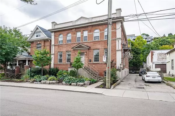 Hamilton, ON L8N 1W5,54 Alanson Street #101