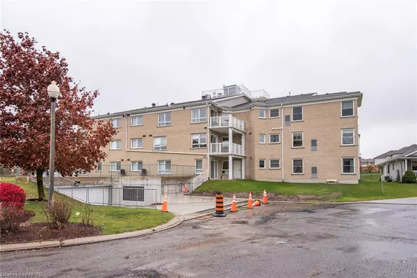 Wellesley, ON N0B 2T0,1-30 Pond View Road #203