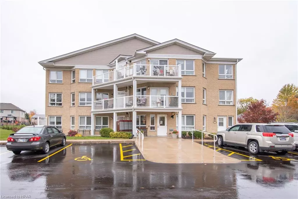 Wellesley, ON N0B 2T0,1-30 Pond View Road #203