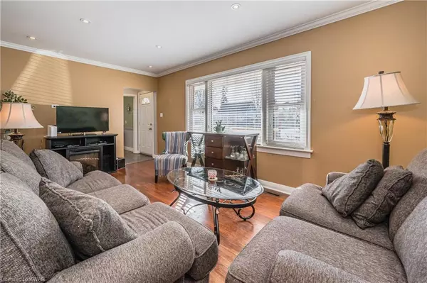 Kitchener, ON N2M 1P7,98 Roxborough Avenue