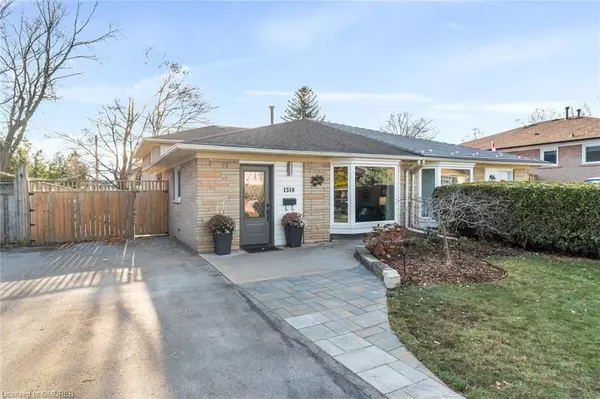 Oakville, ON L6H 1Y4,1319 Redbank Crescent