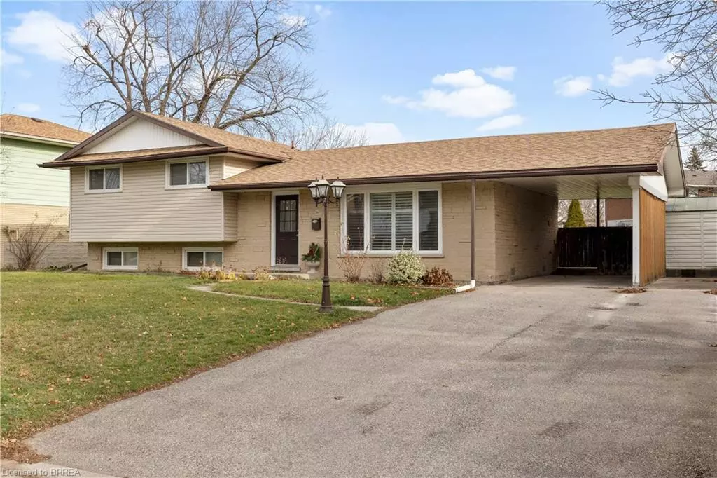 Cambridge, ON N1R 2Z2,9 Willow Avenue