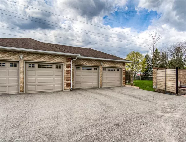 Cambridge, ON N1T 1P5,75 Beasley Crescent #10