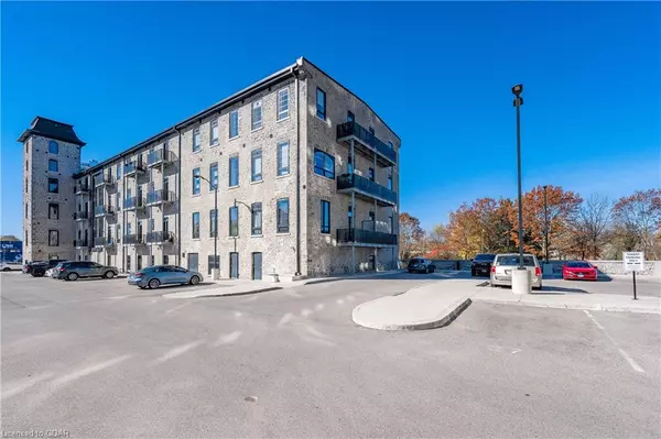 Cambridge, ON N3C 1A2,19 Guelph Avenue #411