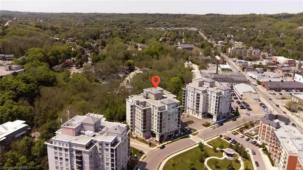 Dundas, ON L9H 7S8,3000 Creekside Drive #303