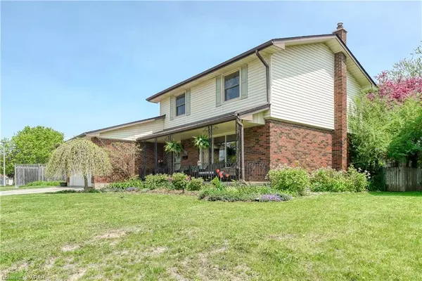 Cambridge, ON N1S 3X1,11 Dakin Crescent