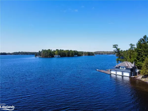 Muskoka Lakes, ON P0B 1J0,2631 Muskoka  Rd 118 (Moot Point ) Road W #8