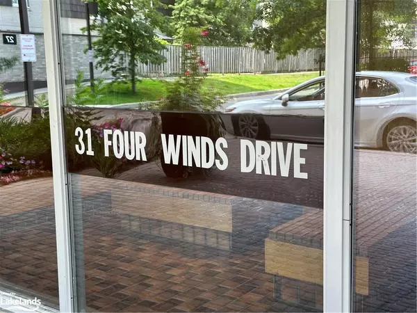 North York, ON M3J 1K9,31 Four Winds Drive #405