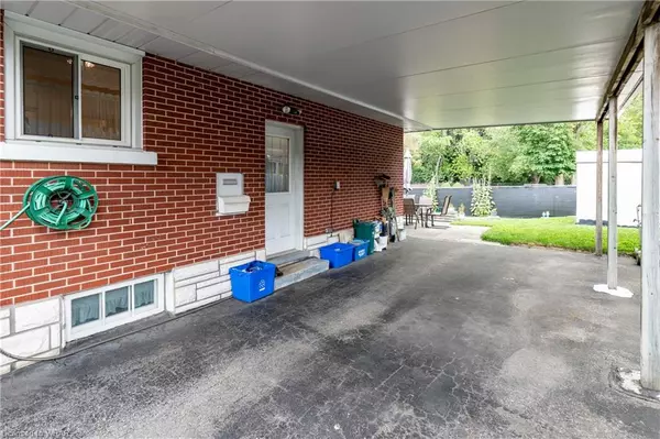 Kitchener, ON N2A 2G7,83 Pinecrest Drive