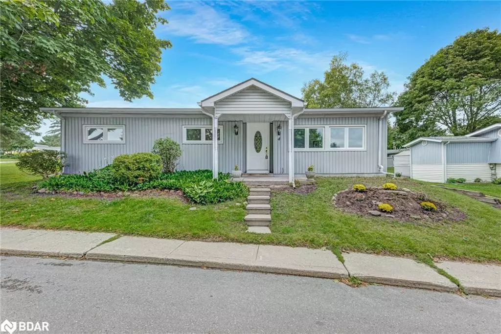 Innisfil, ON L4S 1R2,4 Mimosa Drive