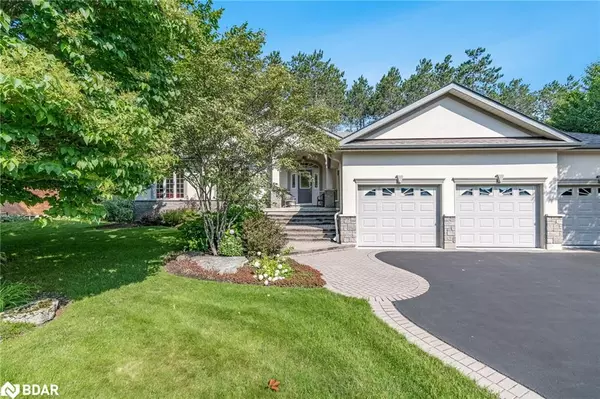 Springwater, ON L9X 0H5,8 Lloyd Cook Drive E