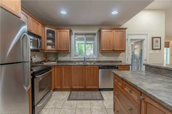 Paris, ON N3L 2J4,53 Walnut Street