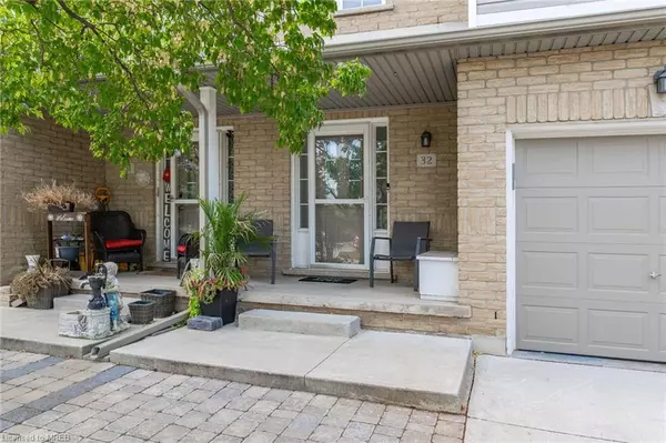 Stoney Creek, ON L8E 5X2,76 Frances Avenue #32