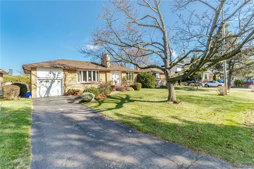 Oakville, ON L6L 3X7,262 Wales Crescent