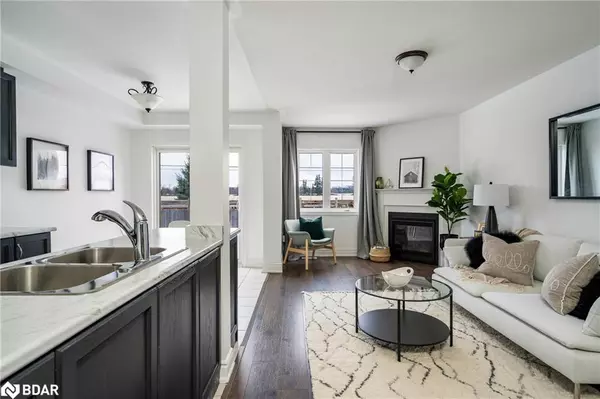 Collingwood, ON L9Y 0X1,64 Robertson Street