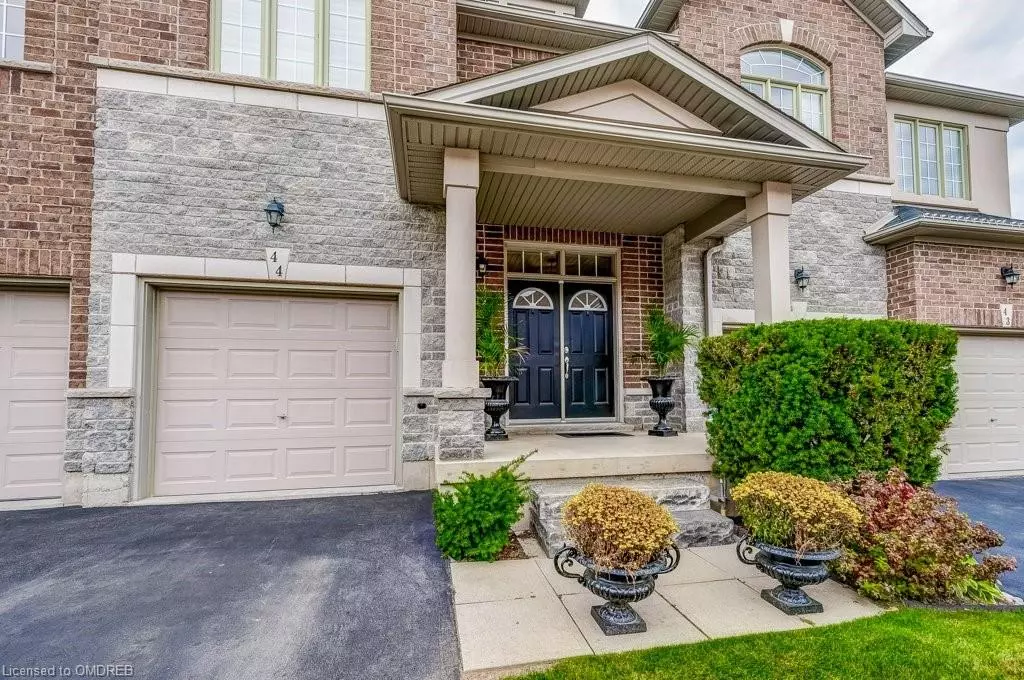 Ancaster, ON L9G 5E3,99 Panabaker Drive #44