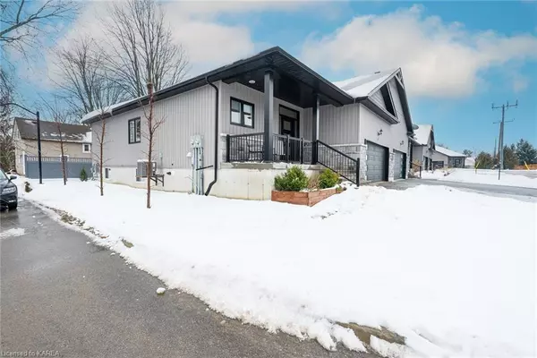 Picton, ON K0K 2T0,39 Downes Avenue #11