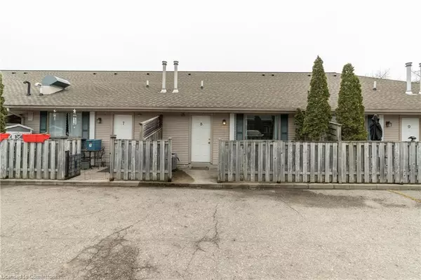 Grand Bend, ON N0M 1T0,8 Oak Street #8