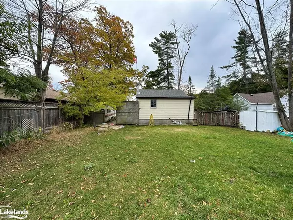 Wasaga Beach, ON L9Z 2L2,74 Laidlaw Street