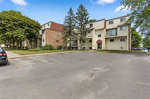 Kingston, ON K7P 1A3,1000 Pembridge Crescent #101