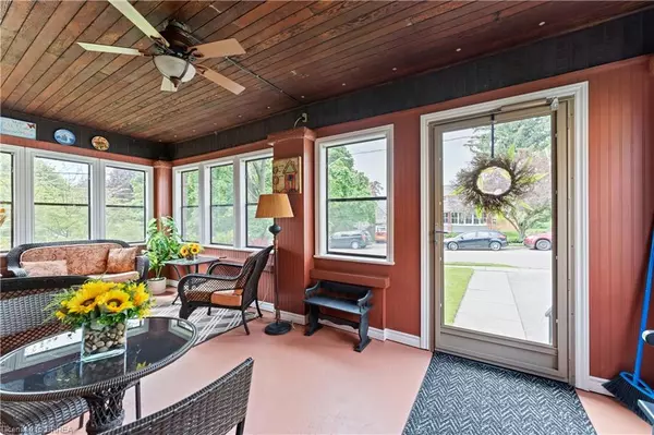 Paris, ON N3L 2W8,25 St Andrew Street
