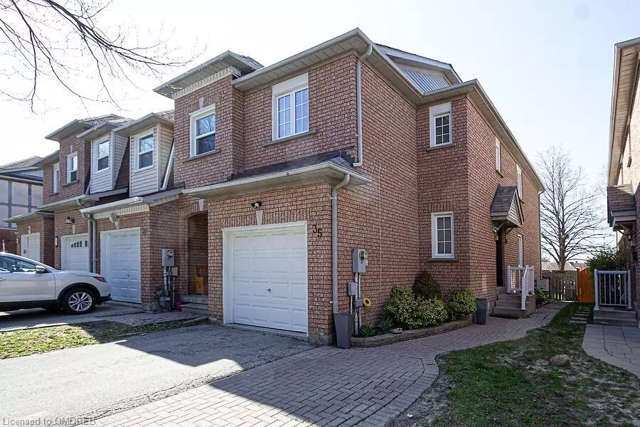 Brampton, ON L6R 1J7,35 Stoneledge Circle