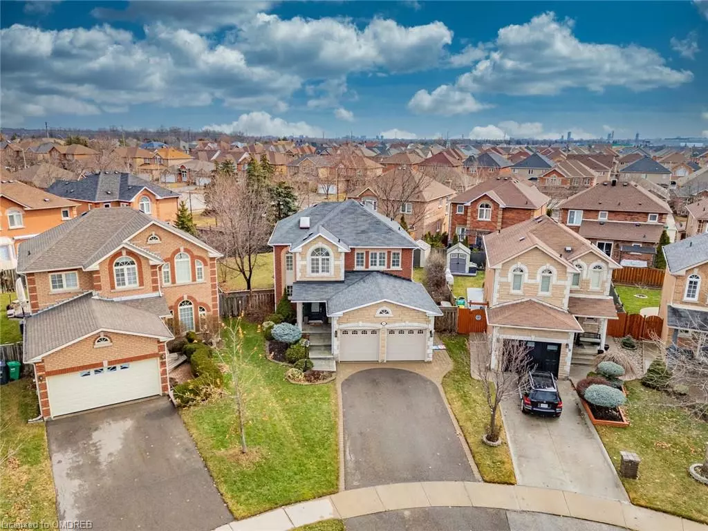 Brampton, ON L7A 1H3,11 Fenflower Court