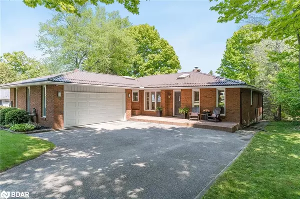 Oro-medonte, ON L3V 6H1,885 Woodland Drive