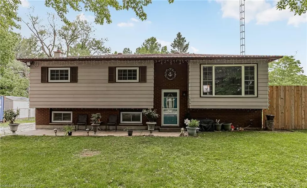 11 Innisfree Drive, Springwater, ON L0L 2K0