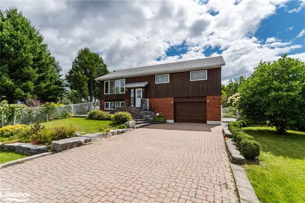 Penetanguishene, ON L9M 1J9,5 Corbeau Crescent