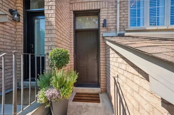 Etobicoke, ON M8V 4B1,52 Harbourview Crescent