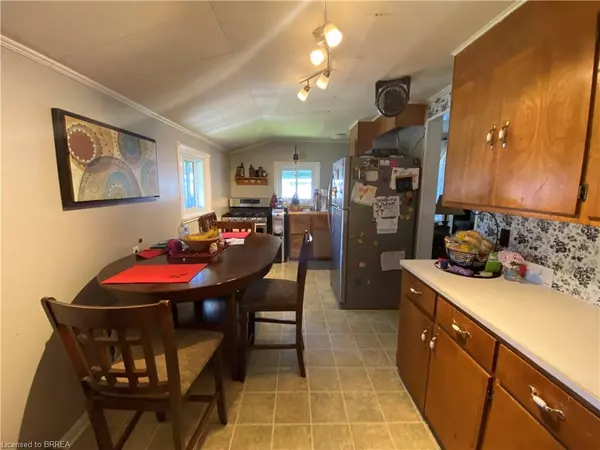 Paris, ON N3L 2K1,110 Walnut Street