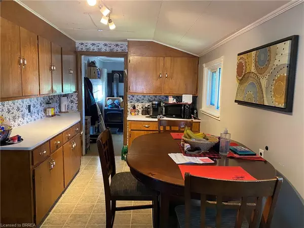 Paris, ON N3L 2K1,110 Walnut Street